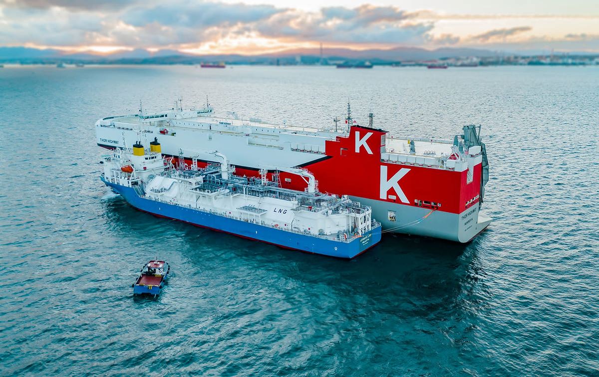 Peninsula bunkers car carrier with LNG in Gibraltar