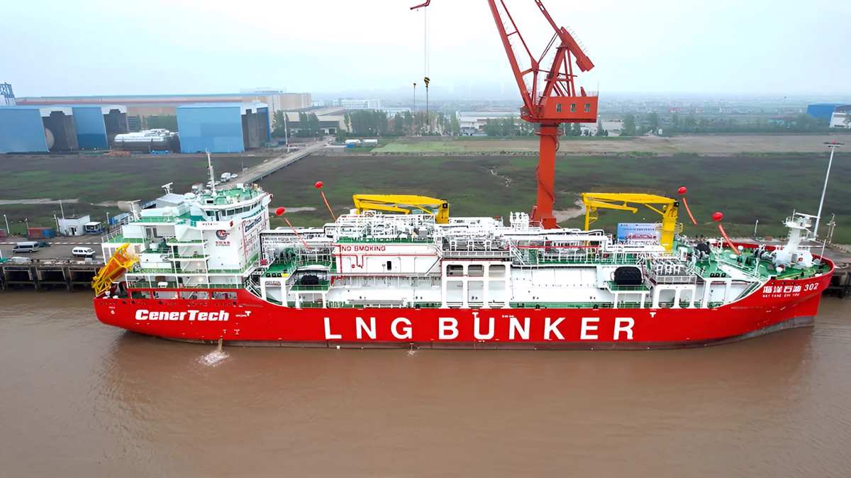 CNOOC takes delivery of LNG bunkering vessel in China