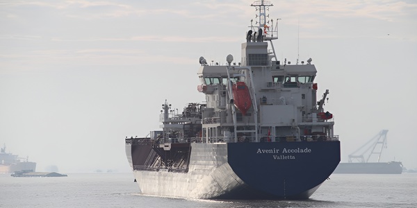 Avenir LNG orders two LNG bunkering barges from China